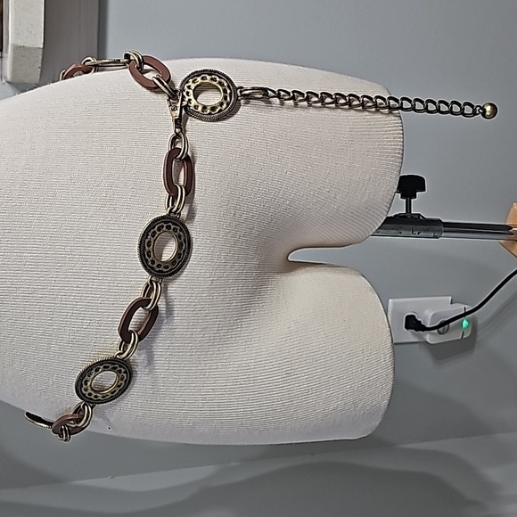 Belt chain style, brass rings. Very adjustable. Excellent condition and quality. - Picture 1 of 7